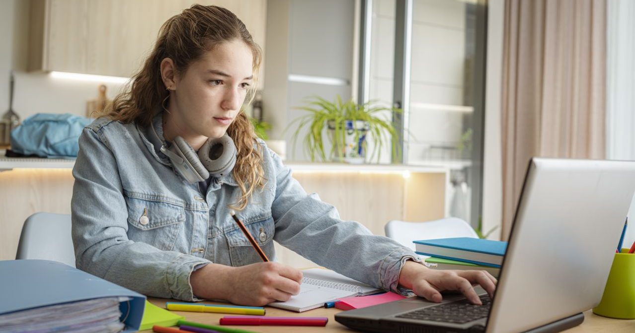 Adolescentes y la Inteligencia Artificial en la Educación, CostaCx