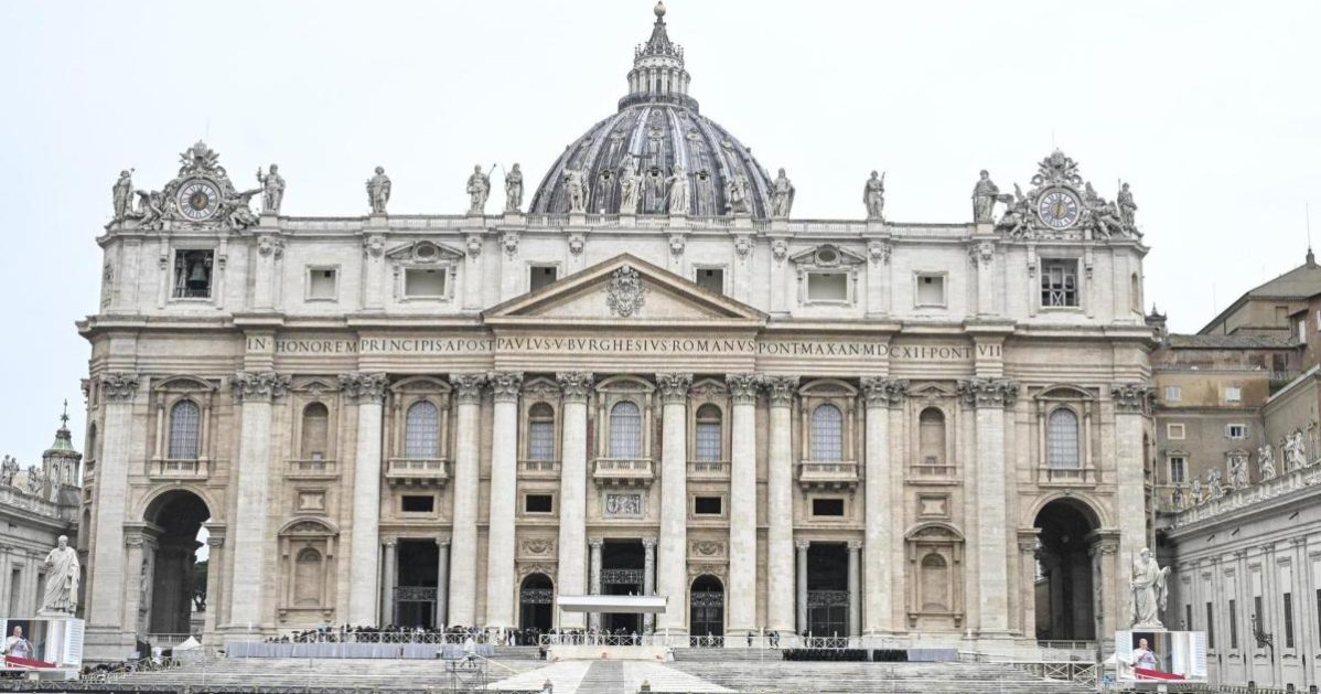 Postura de la Iglesia Católica en Medio de la Guerra, la Inteligencia Artificial y la Inmigración, CostaCx