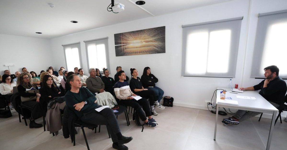 Automation with Artificial Intelligence in Ibiza: escape from its «hallucinations» and «prescribe» it to answer Ibiza's e-mails Automation with Artificial Intelligence in Ibiza: escape from its «hallucinations» and «prescribe» it to answer emails from the, CostaCx