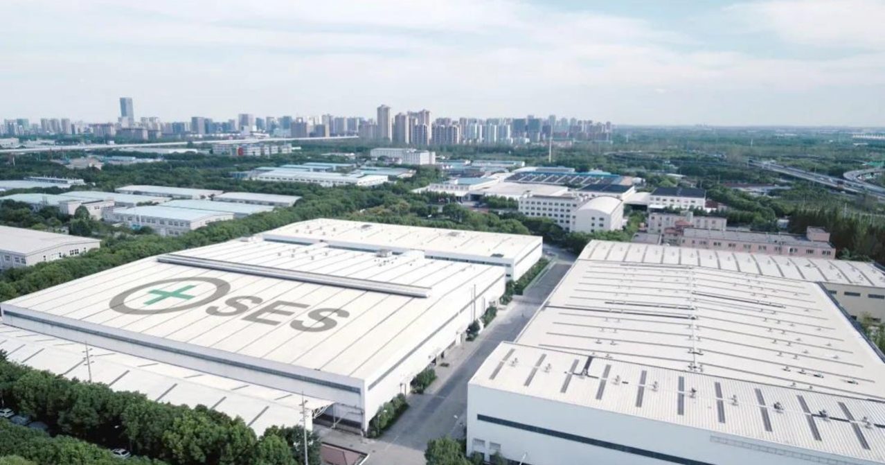 De fabricar baterías a crear IA: la reconversión que muestra hacia dónde va el dinero, CostaCx