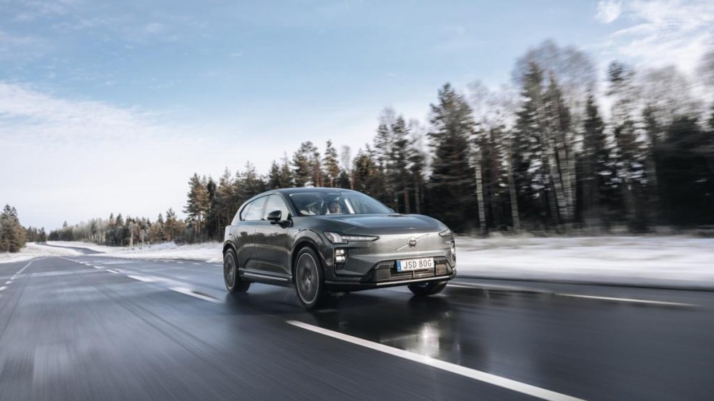 El Volvo EX60 utiliza la inteligencia artificial para anticiparse a los riesgos en carretera, CostaCx