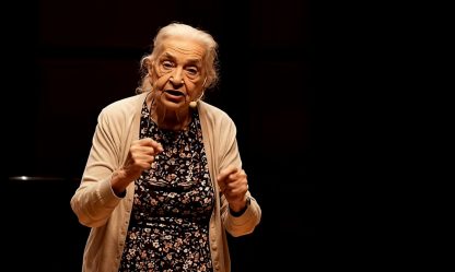 La iaia Visenta: instrucciones para ser humano en la era digital, CostaCx